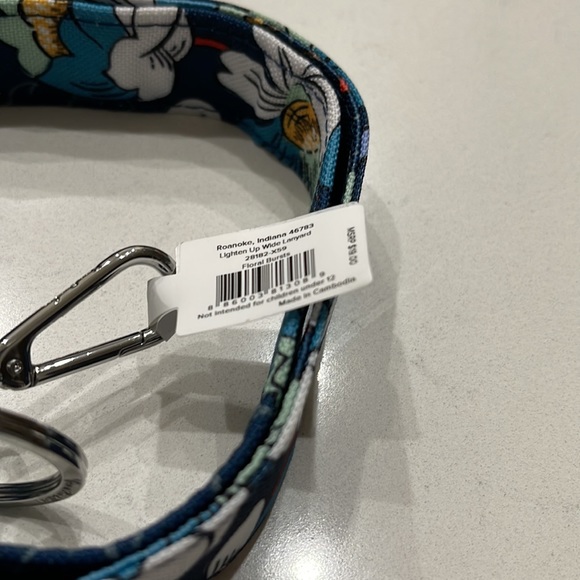 Vera Bradley Lighten Up Wide Lanyard - Picture 4 of 4